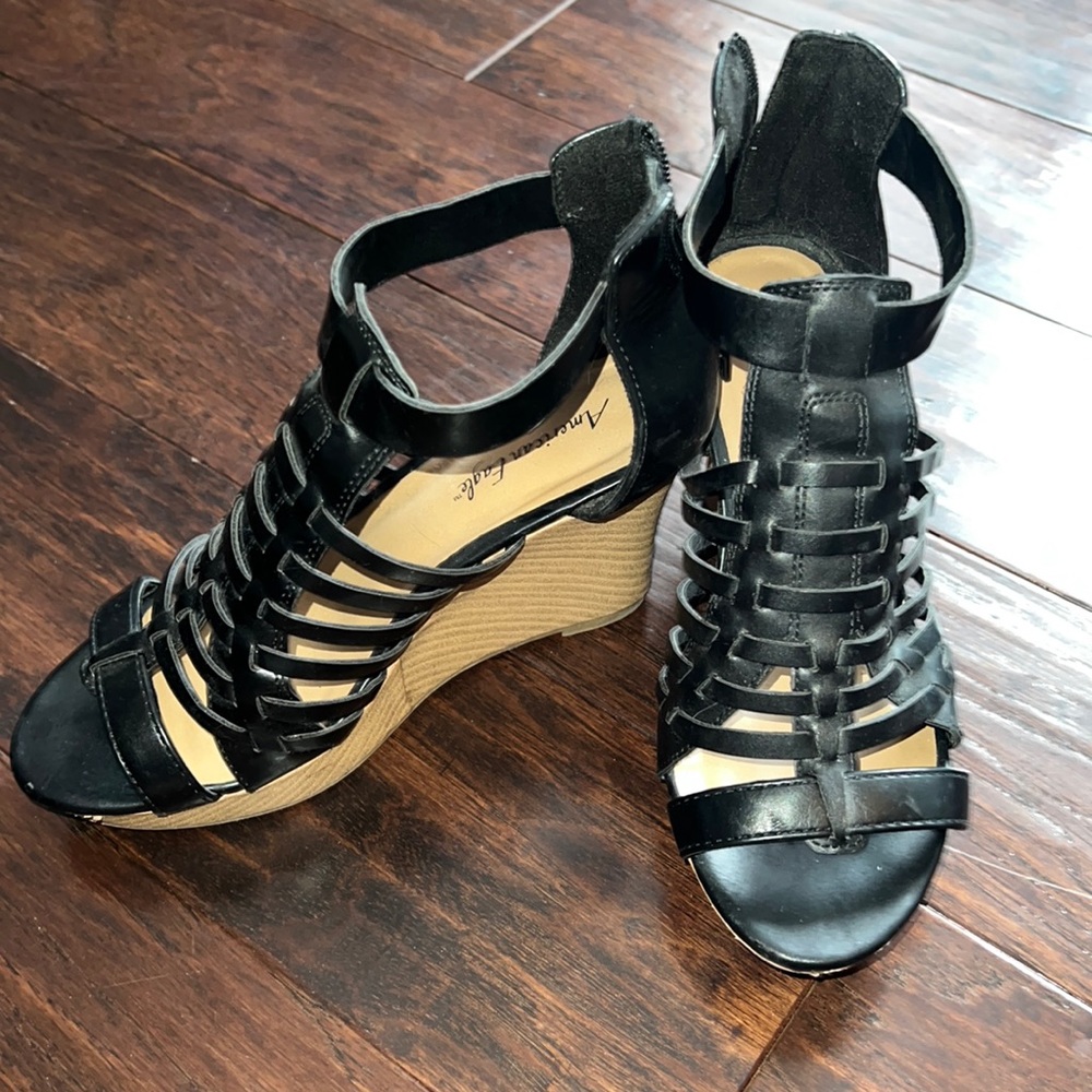 American Eagle black wedges